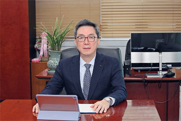 CEO Jun-hyung, Kim